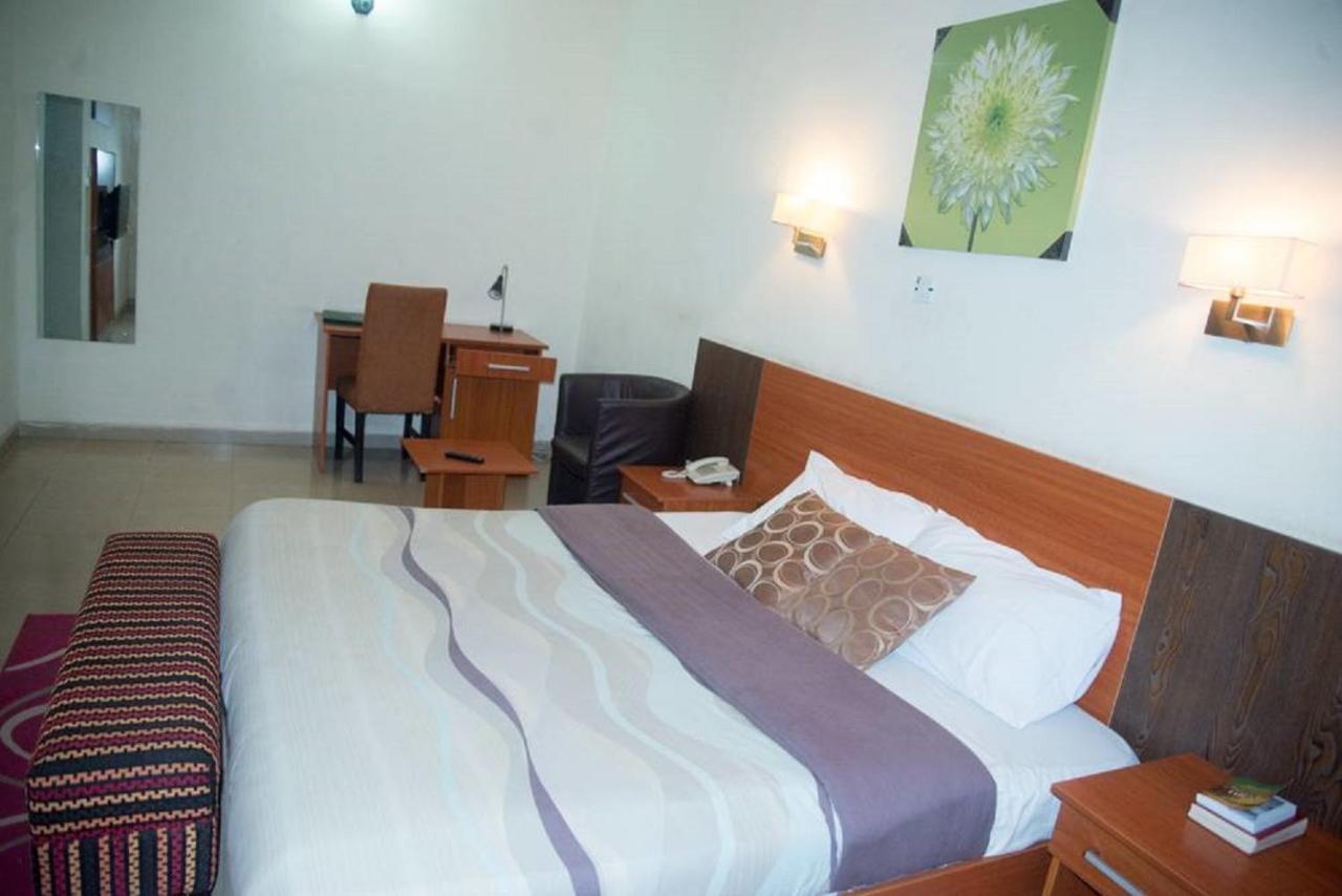Dannic Hotels Enugu Exterior foto